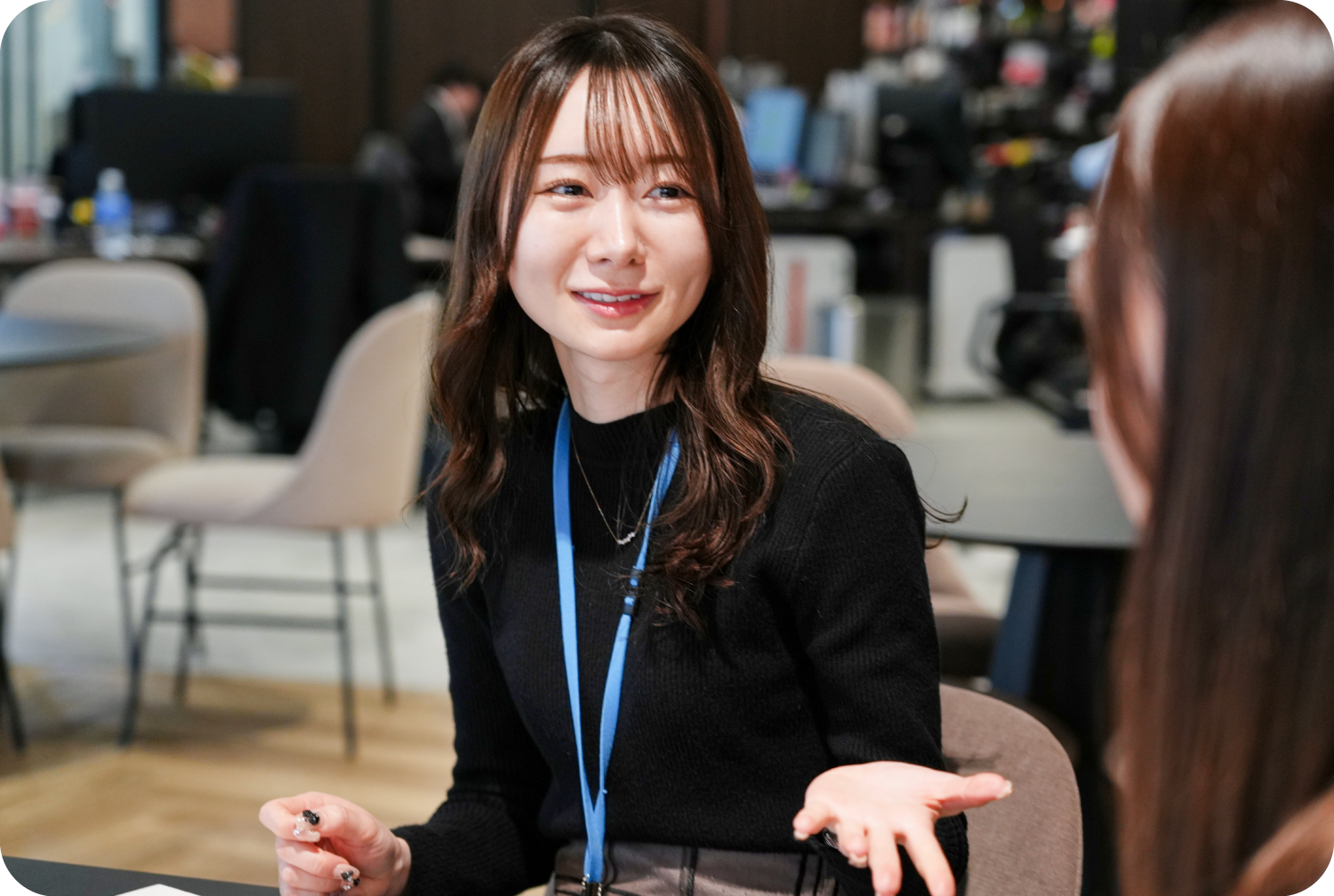 デザインチームでもいろんな担当があるんだね。それぞれ担当を超えて関わることはあるのかな。