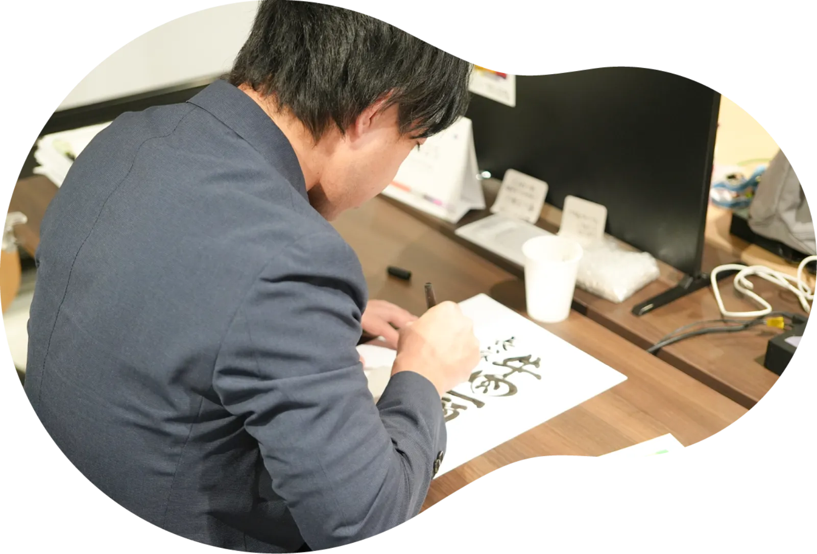 今ではデザイン部の部長に。ポップの手書きからスタート
